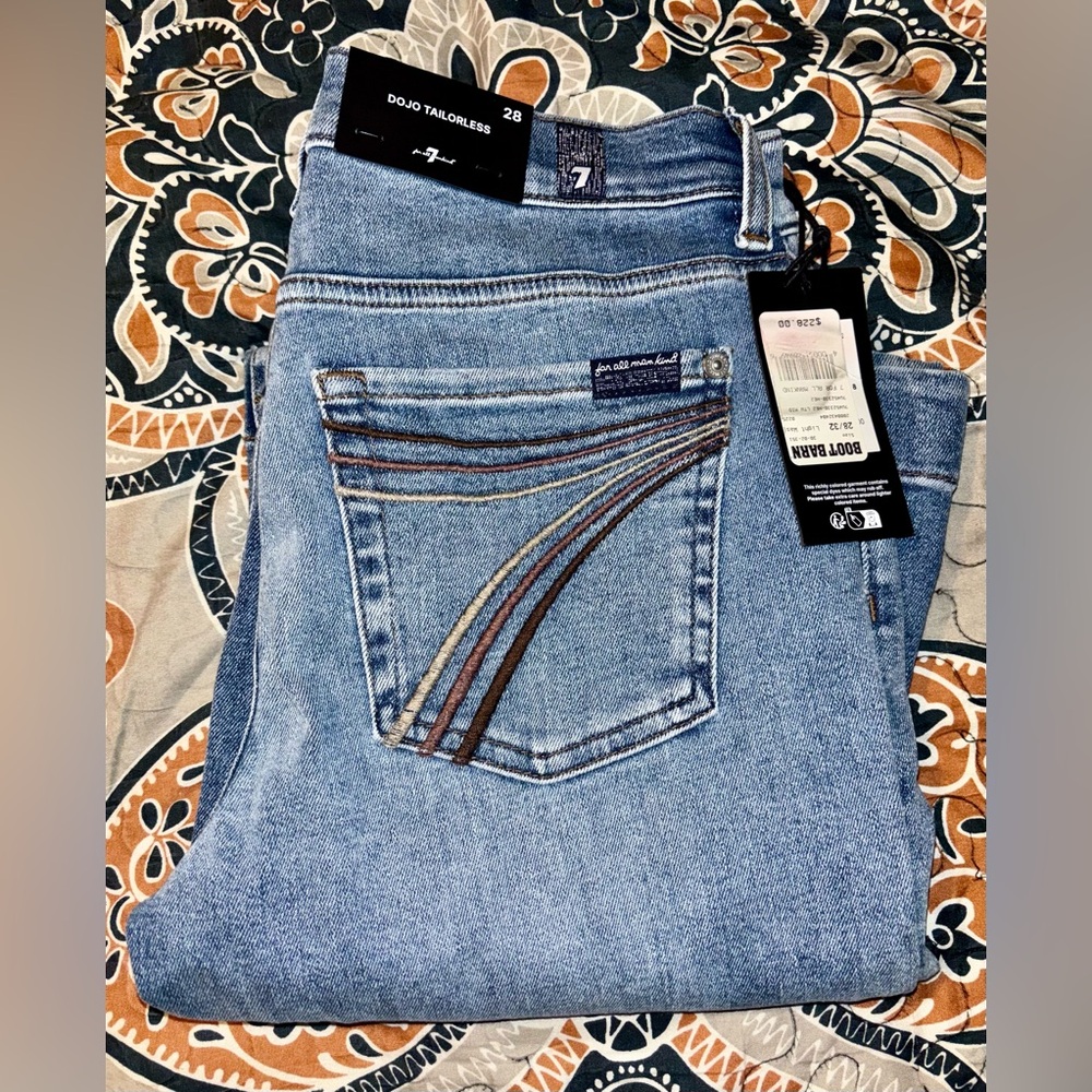 NWT womens 7 For All Mankind Women's Light Blue Boot Cut Jeans SIZE 28x32